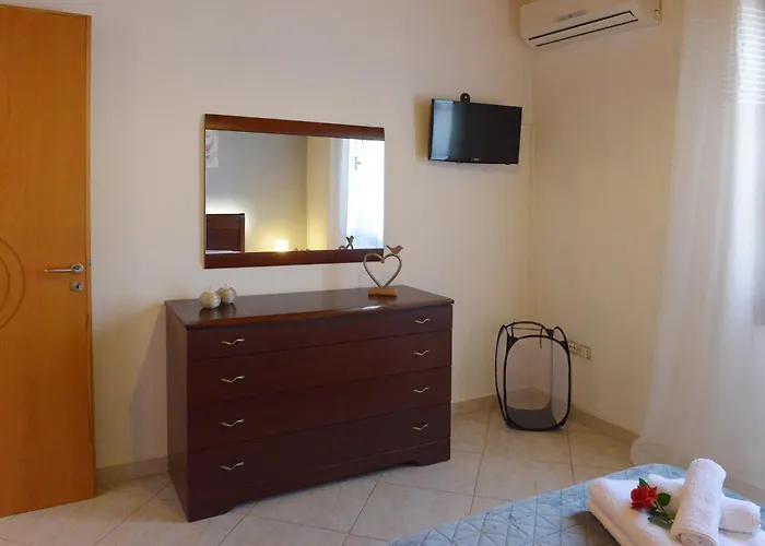 Captain Ilias House Chalki Daire *